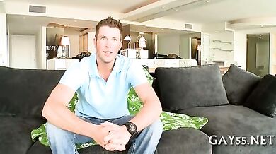 Uomo peloso lo prende nel culo