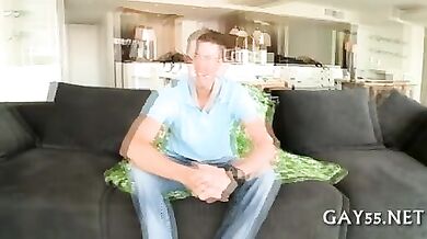 Uomo peloso lo prende nel culo