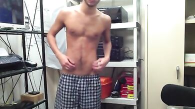 Nuotatore gay superdotato