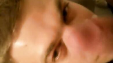 Ragazzo biondo pompinaro