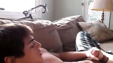 Sborra gay sulla pancia