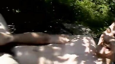 Femmina gay succhia cazzi