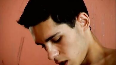 Omosex lecca un sedere