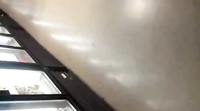 Sborrata gay in un supermercato