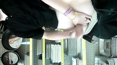 Sborrata gay in un supermercato