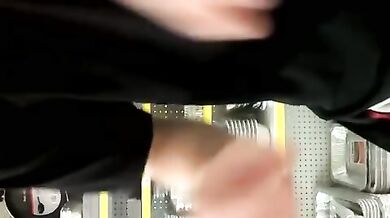 Sborrata gay in un supermercato