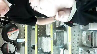 Sborrata gay in un supermercato