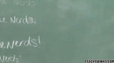 Ragazzo biondo nerd gay