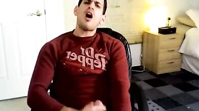 Si masturba il bel pacco