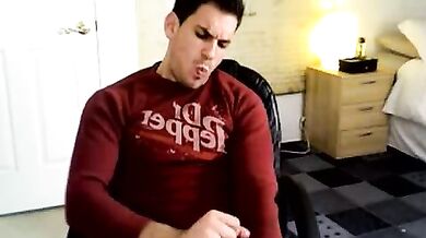 Si masturba il bel pacco