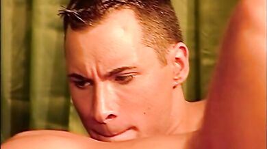 Due maschi effeminati versatili