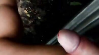 Mi faccio una sega in macchina