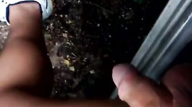 Mi faccio una sega in macchina