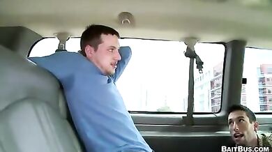 Ragazzo inculato sulla macchina