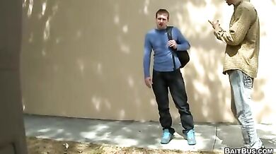 Ragazzo inculato sulla macchina