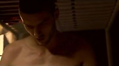 Giovani detenuti gay danno il culo