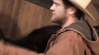 Scopata gay tra pistoleri