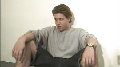 Biondino trapana un culo