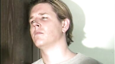 Biondino trapana un culo