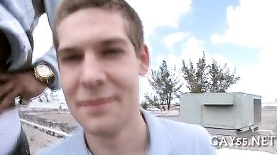 Gli piacciono i cazzi neri