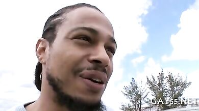 Gli piacciono i cazzi neri