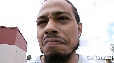 Gli piacciono i cazzi neri