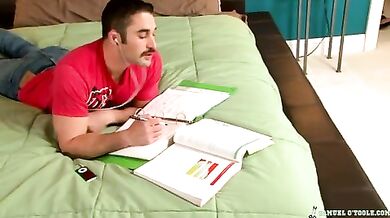 Ragazzo indiano frocio scopa un bianco