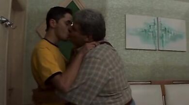 Grassone gay adora succhiare sborra