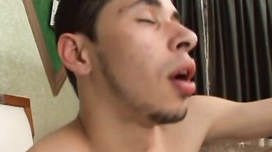 Grassone gay adora succhiare sborra