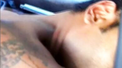 Lava la macchina in cambio di un cazzo