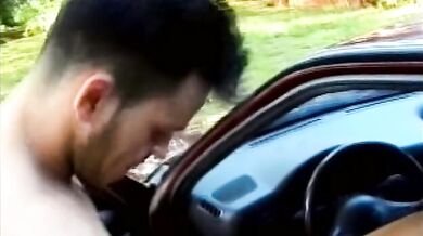 Lava la macchina in cambio di un cazzo