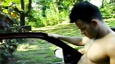 Lava la macchina in cambio di un cazzo