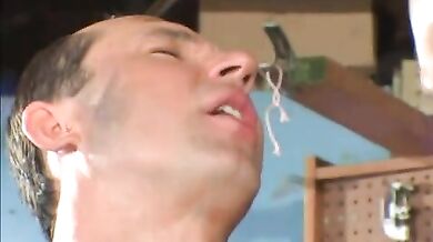 Meccanici omosessuali scopano un cliente