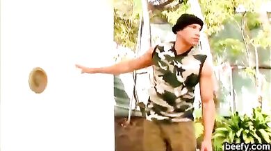 Biondo troia gode nel culo