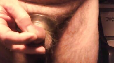 Si stupra l'uccello da solo