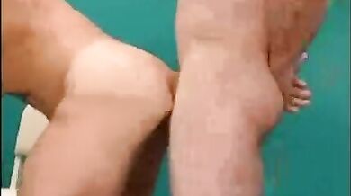 Medico gay spana un culo