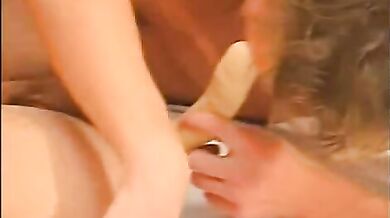 Giovani gay fanno sesso a tre