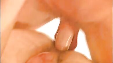 Giovani gay fanno sesso a tre