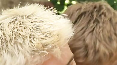 Due troiette gay nel bosco