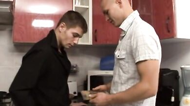 Gay rasato molto sexy