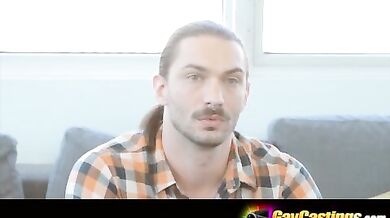 Orso gay viene spanato nel culo