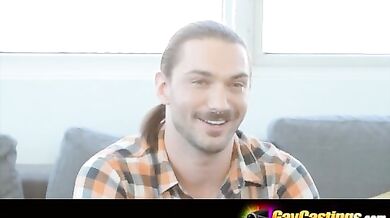 Orso gay viene spanato nel culo