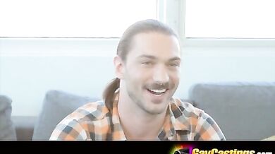 Orso gay viene spanato nel culo