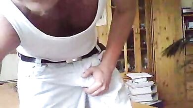 Uomo esibisce fiero il suo cazzo