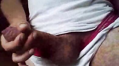 Uomo esibisce fiero il suo cazzo