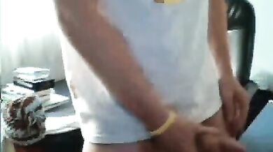 Ragazzo sexy con un grosso pisello