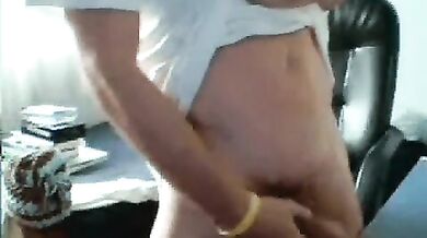 Ragazzo sexy con un grosso pisello