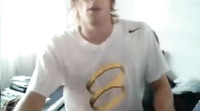 Ragazzo sexy con un grosso pisello