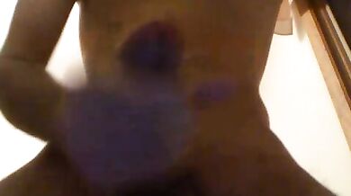 Divertimento da solo sotto la doccia