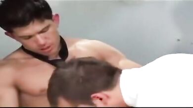 Sesso a tre con porci gay